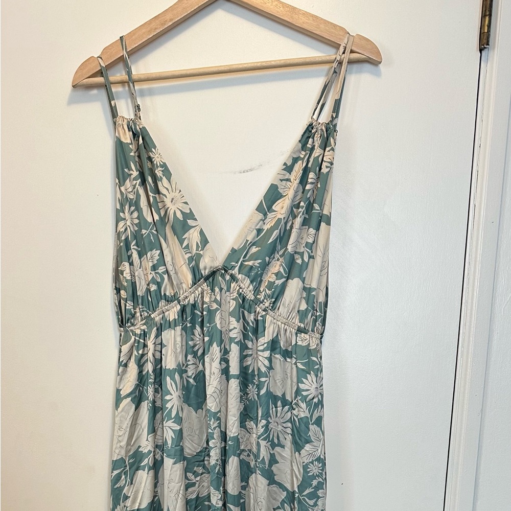 Maxi dress - Picture 3 of 10